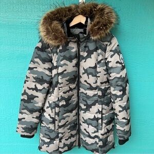INUVIK DOWN CAMO PARKA JACKET COAT FUR HOOD TRIM SIZE MEDIUM NWOT COZY WARM